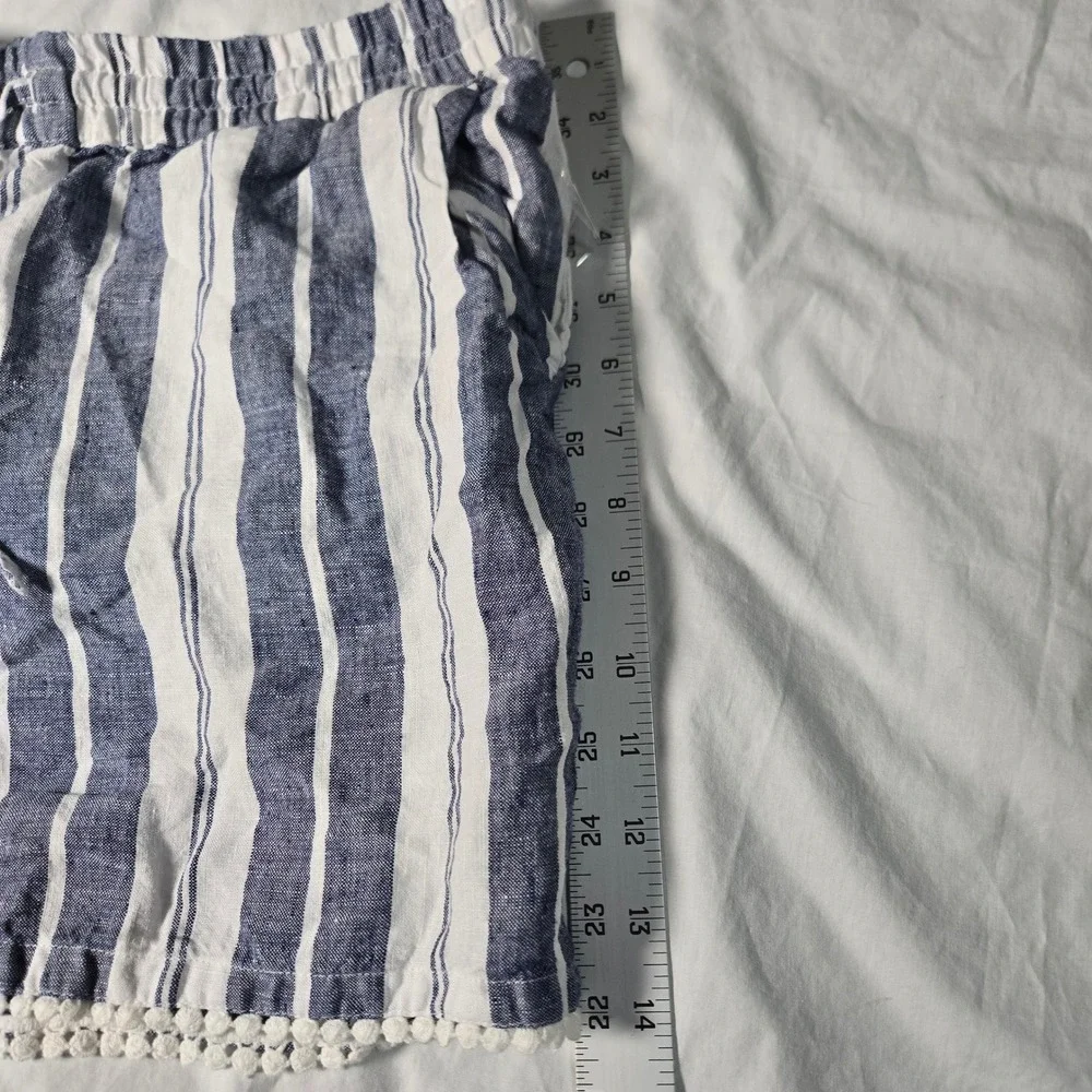 Crown & Ivy Shorts Womens Blue White Striped Linen‎ Pom Pom Trim Shorts Size M